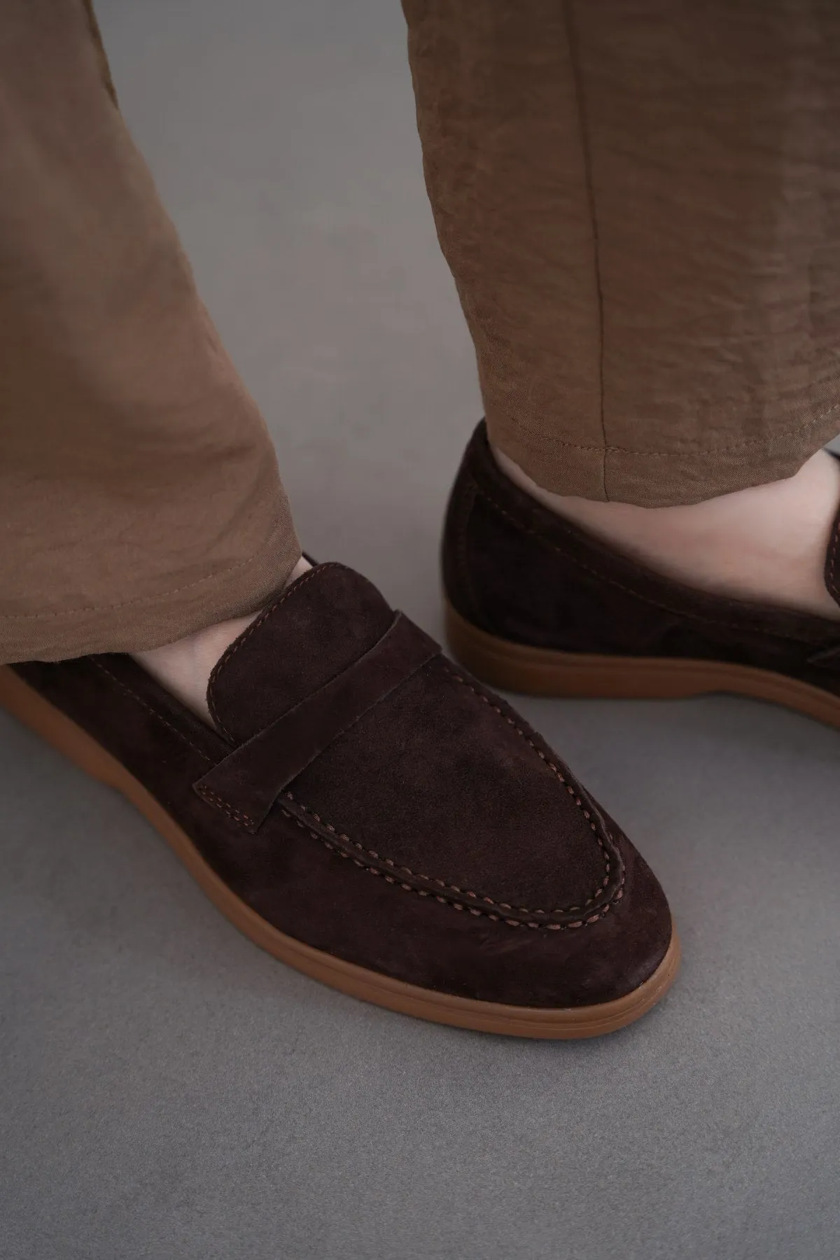 PALM & PEBBLE LEATHER LOAFERS Lightweight durability