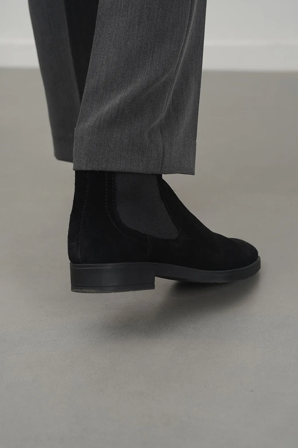 Iconic look CLASSIC CHELSEA BOOTS