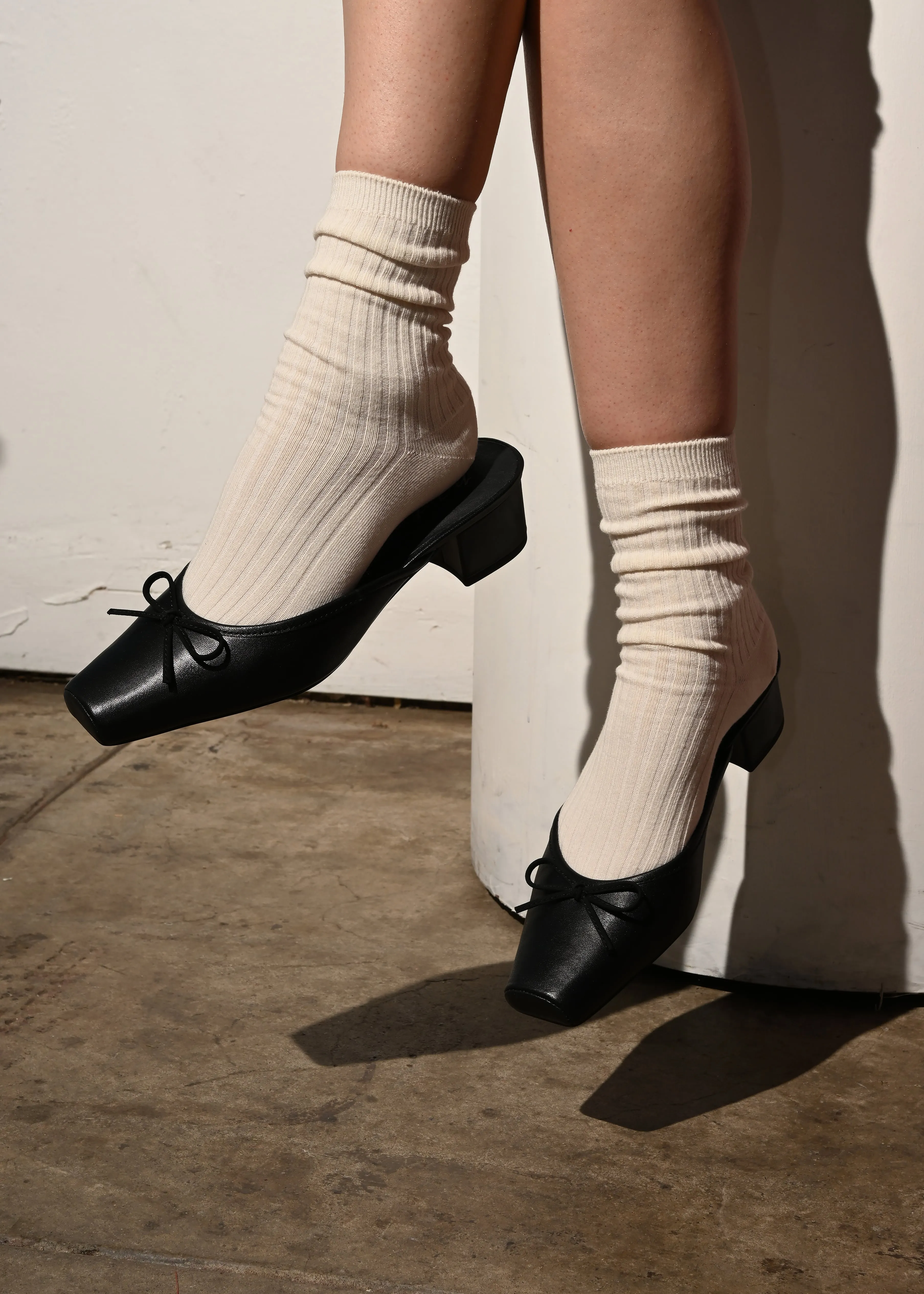 Seamless grip Cushioned Basilio Heeled Mule - Black