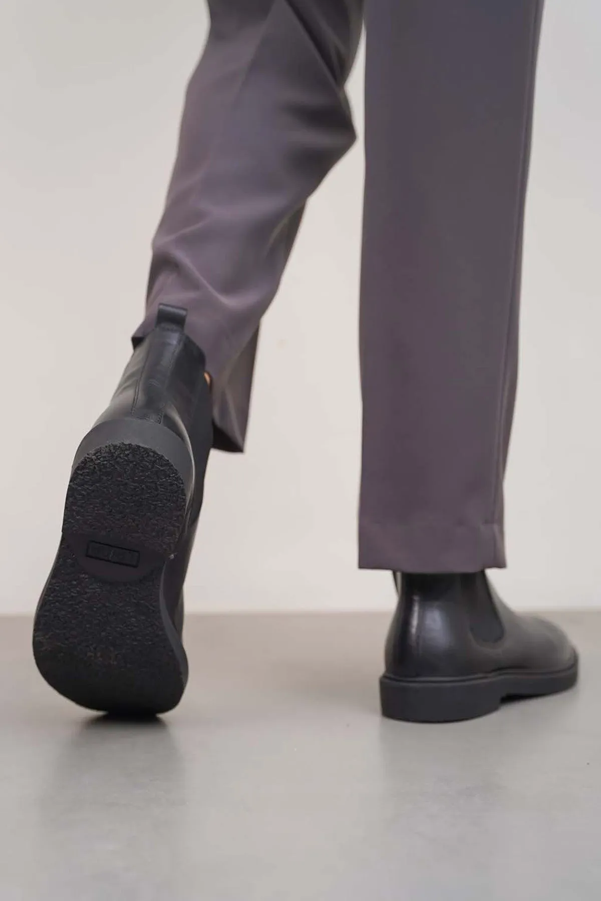 Ergonomic Toe Box Double Stitched Seams BOWIE LEATHER CHELSEAS