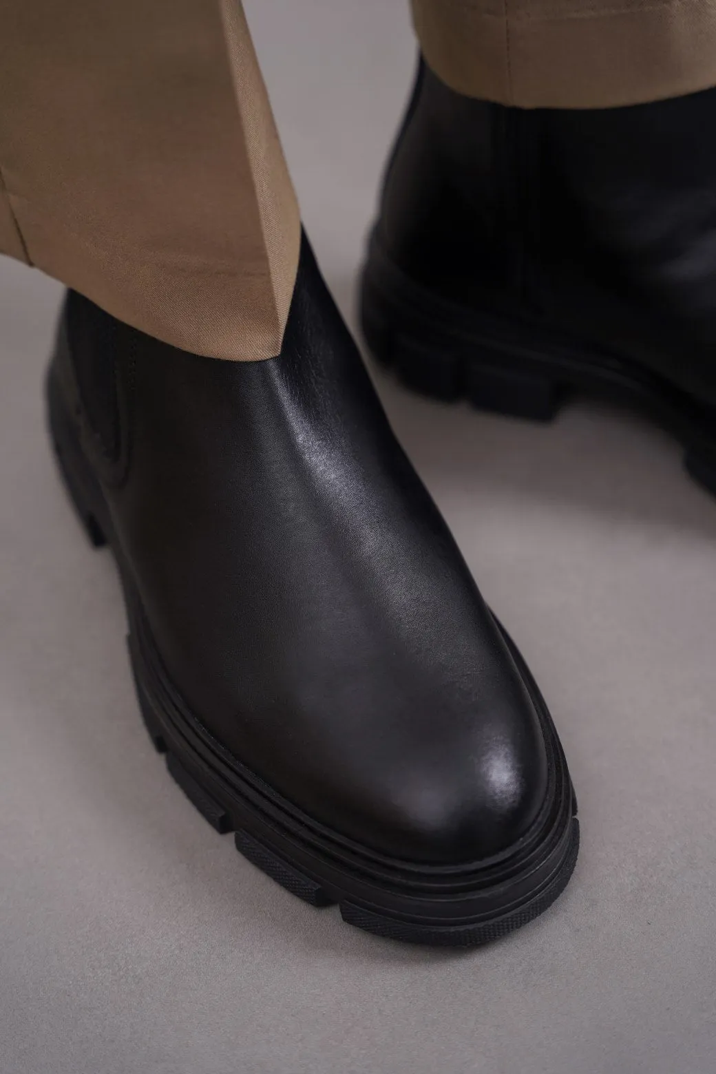 CHUNKY LEATHER BOOTS Leather Heel