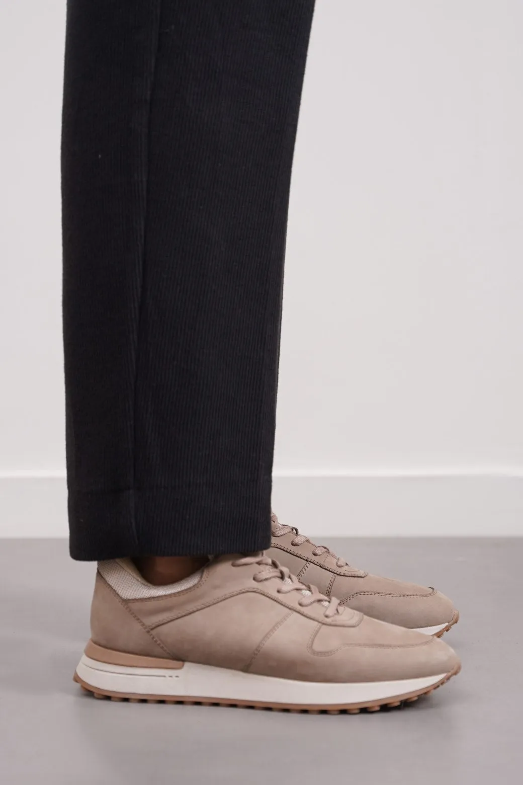 MONOTONE LEATHER SNEAKERS Ventilation System Anti Fatigue Midsole