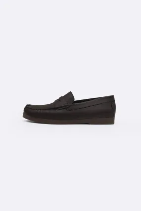 CLASSIC LEATHER LOAFERS Reinforced toe Tailored arch