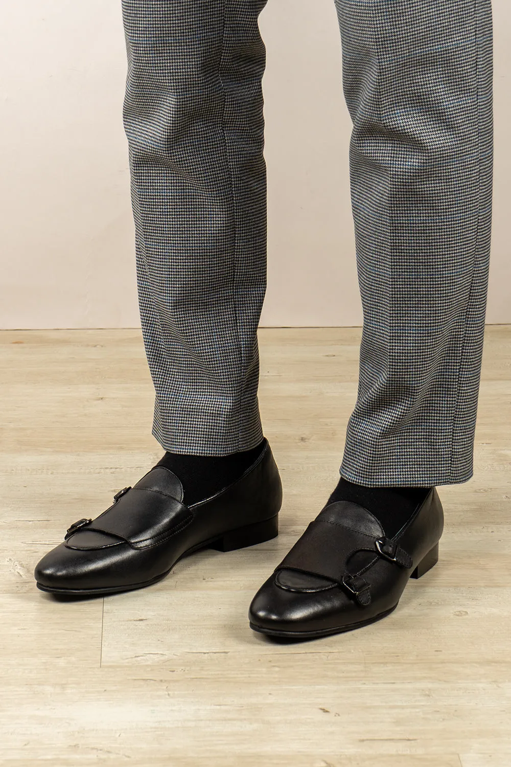 Clifford Black Glossy Finish