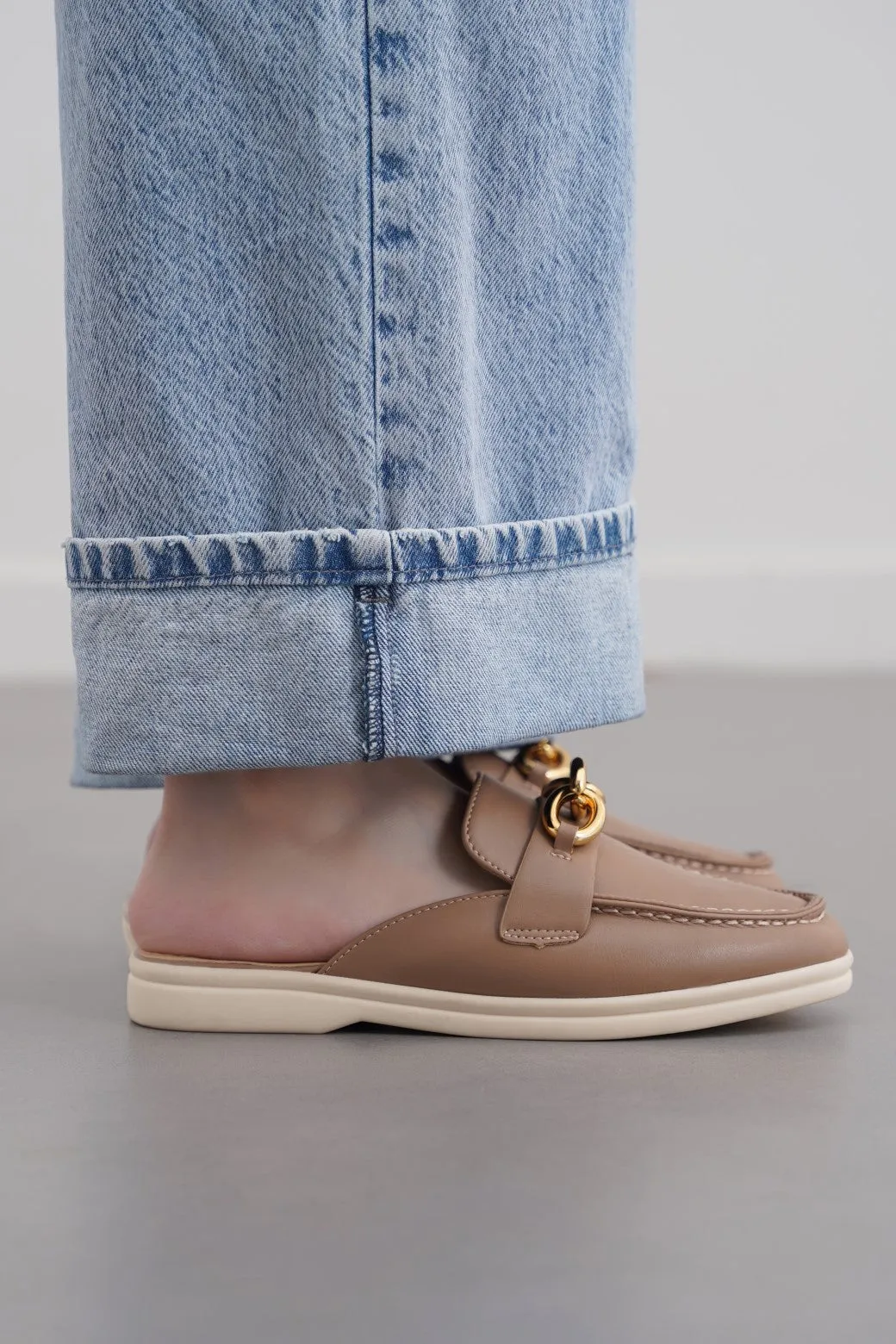 CLOUD MAMA MULES Wide Heel Base