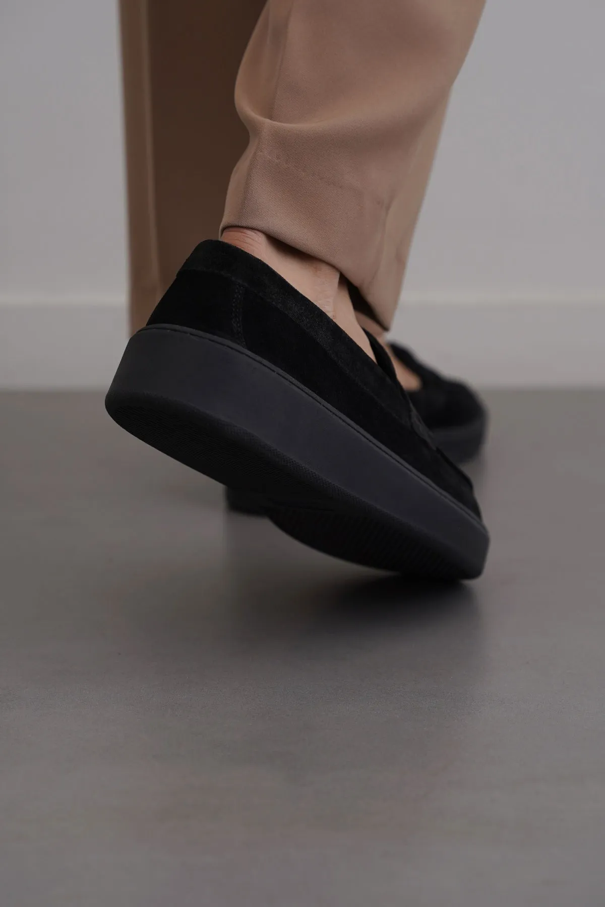 suitable for daily commuting classic - look SUEDE LEATHER TASSEL LOAFERS