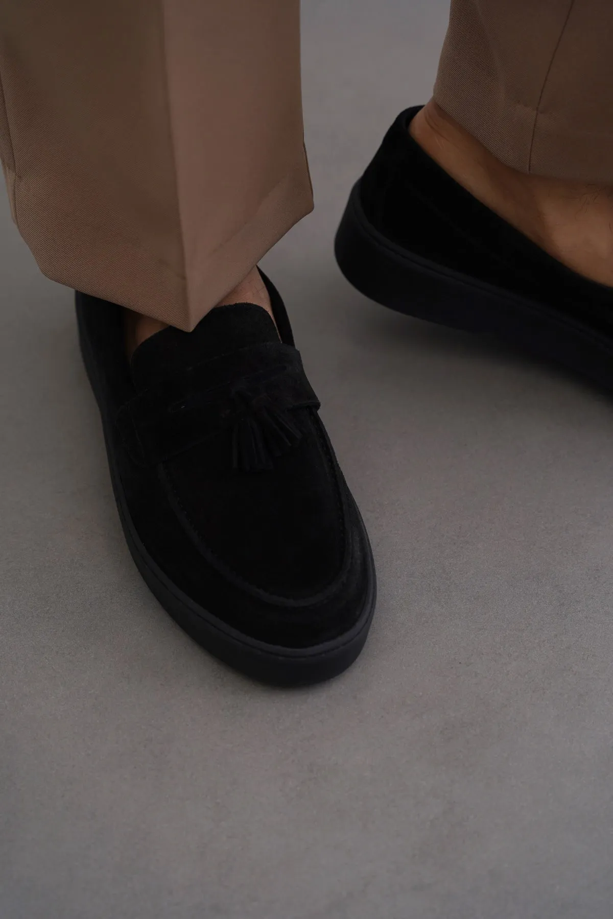 SUEDE LEATHER TASSEL LOAFERS Luxurious lining