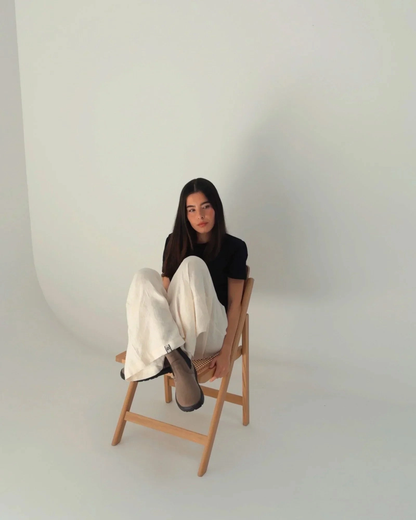 Hiking Style Fashion Forward Grey Chelsea Barefoot Boots - Senses