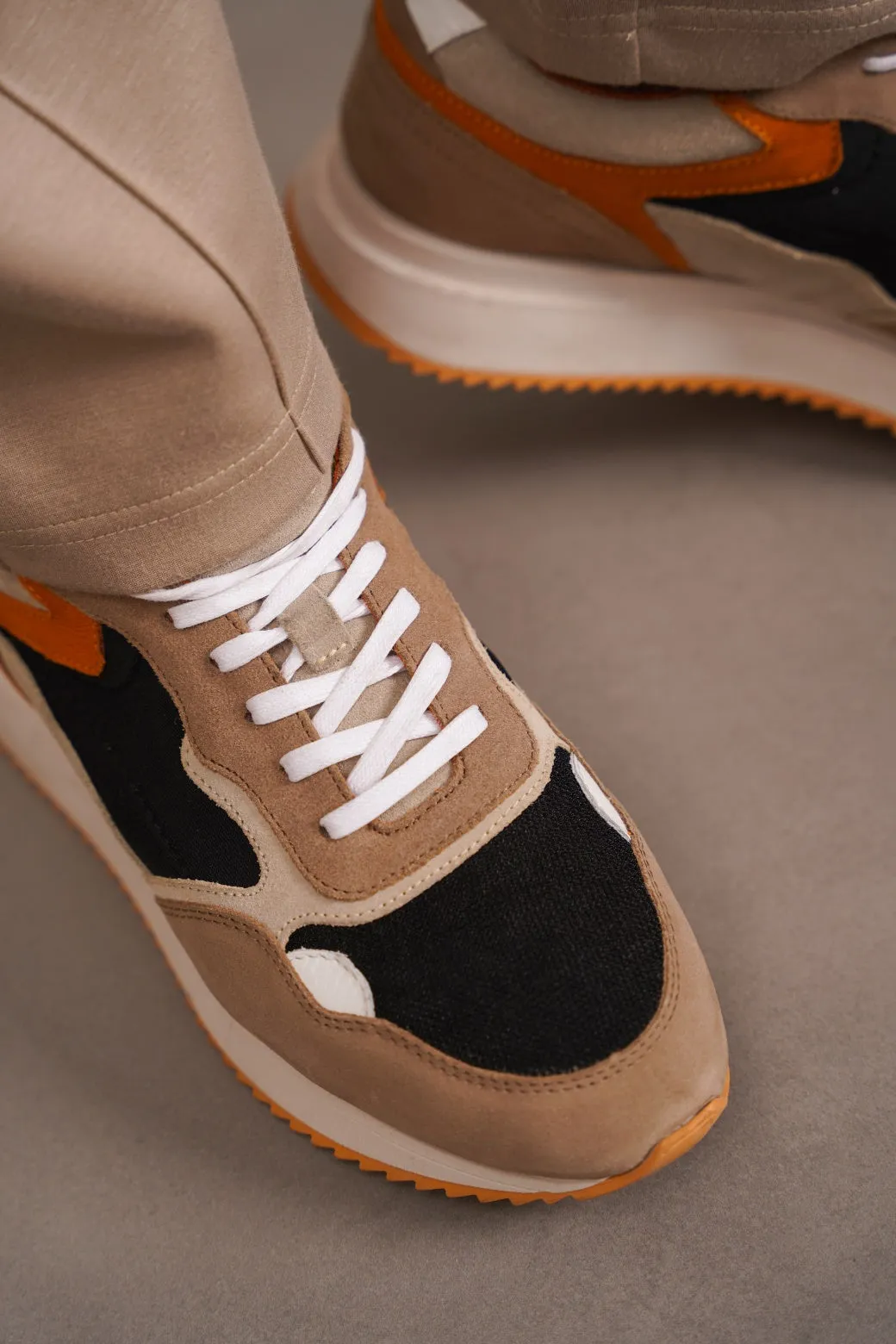 CONTRAST LEATHER JOGGERS Structured silhouette High density foam