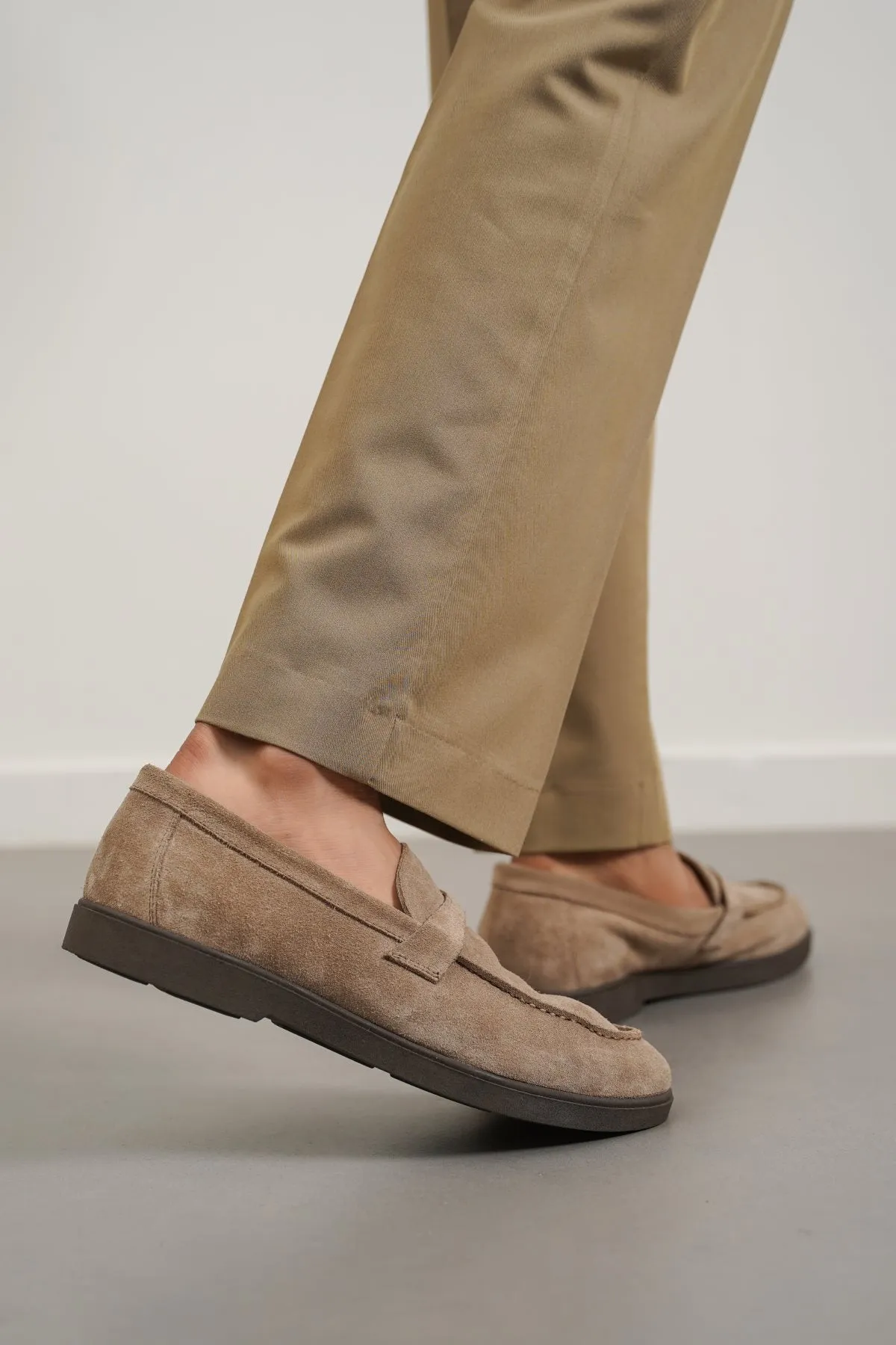 SUEDE LEATHER LOAFERS Secure stability