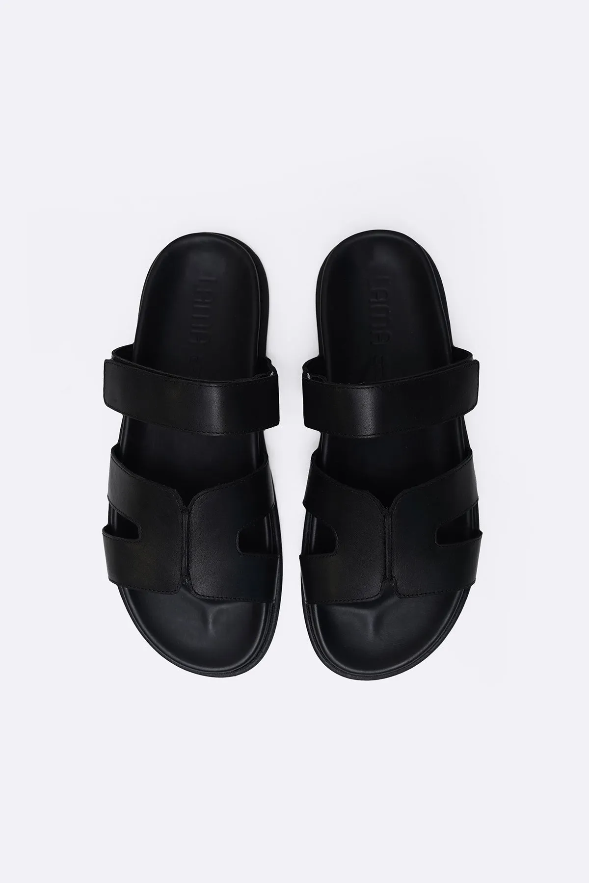 CLASSIC LEATHER SLIDES Flexible Tread Pattern