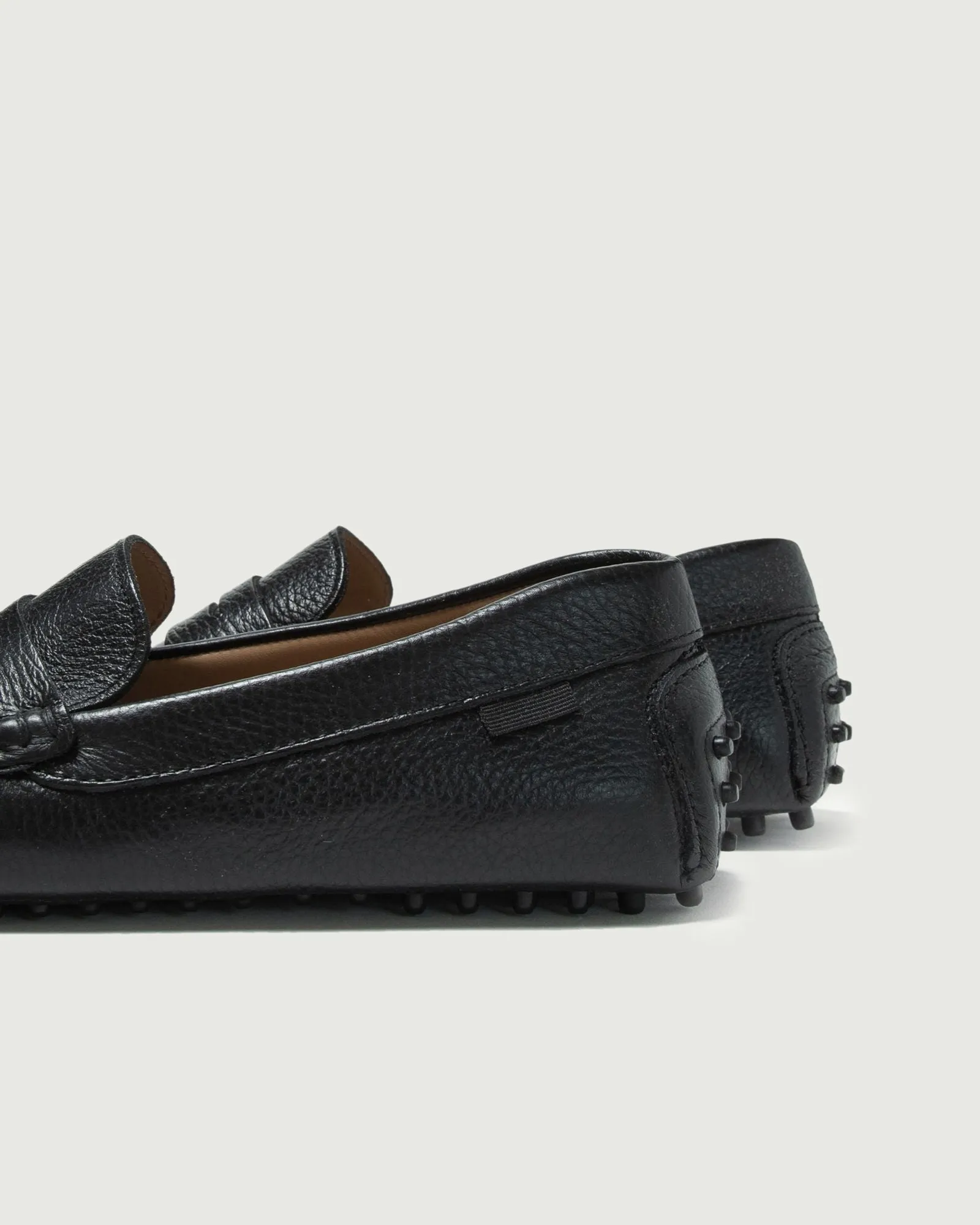 Driver | Black Pebbled Adaptive stability