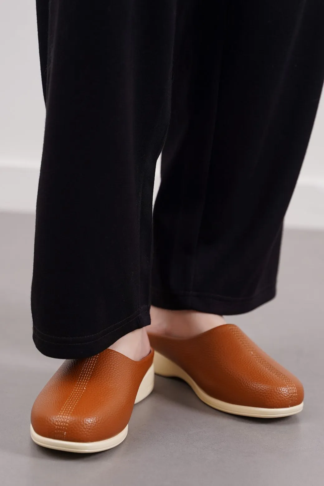 ELLA MAMA MULES Structured chic