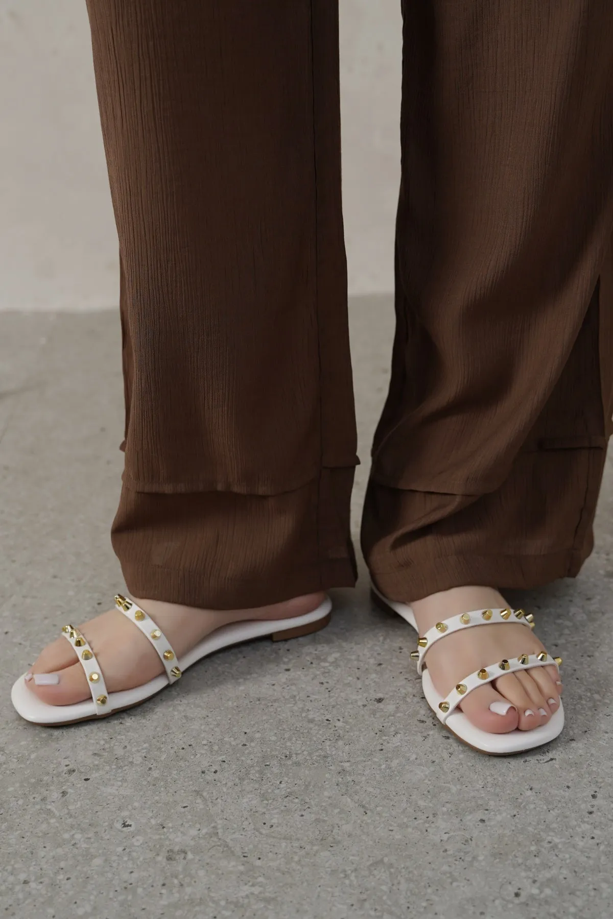 pumps MINIMAL STUDDED SLIDES