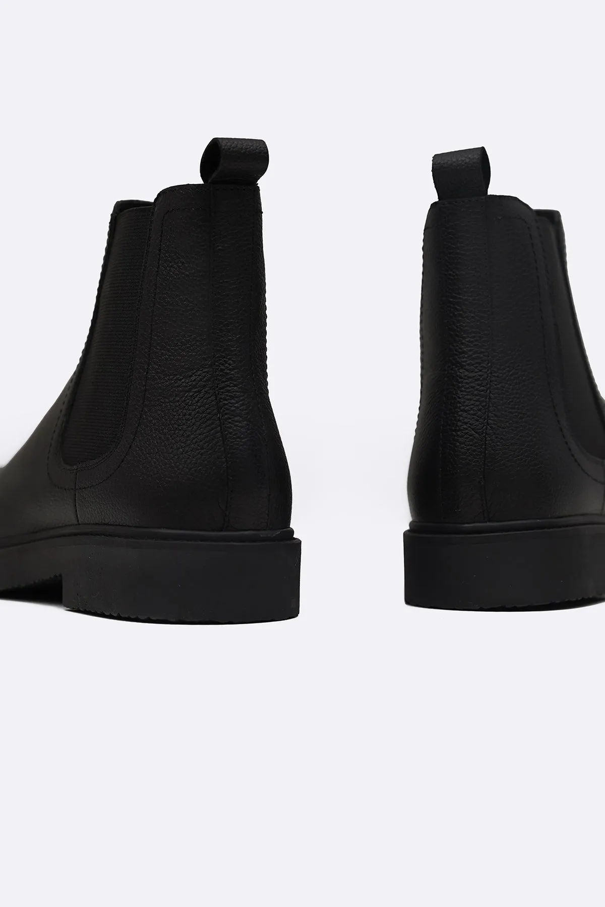 release ESSENTIAL LEATHER CHELSEA BOOTS