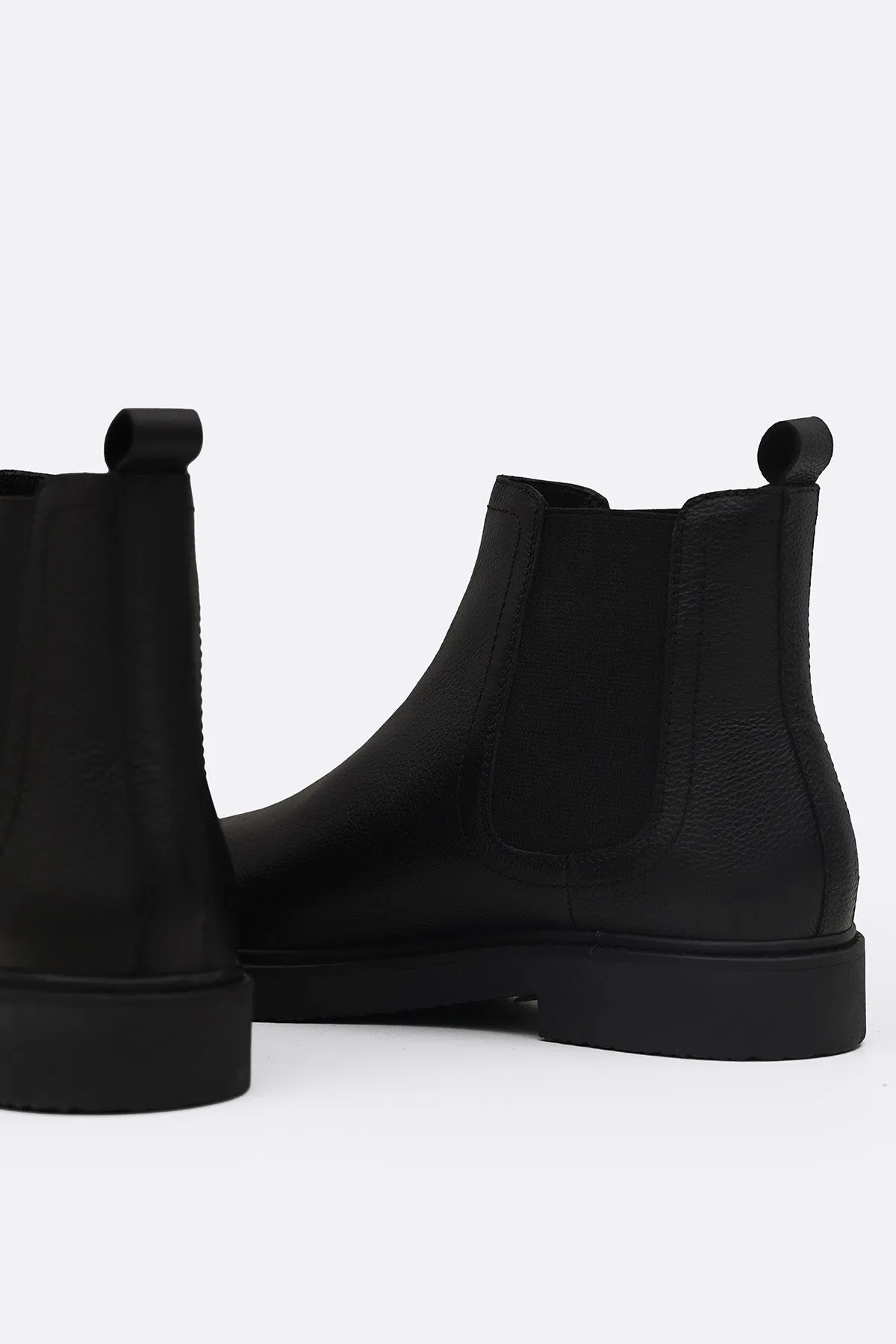 ESSENTIAL LEATHER CHELSEA BOOTS Timeless traction Non Toxic Components