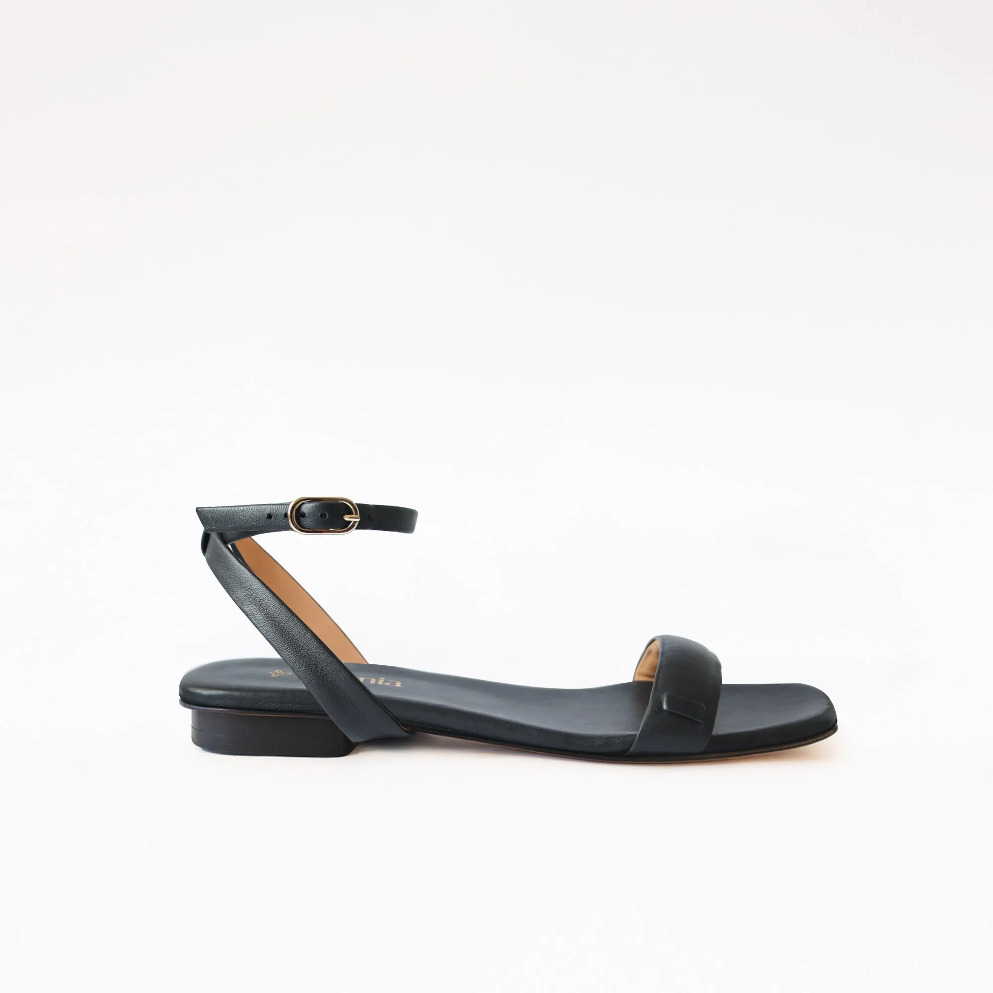 Black Flat Swap Sandal Slip Resistant Grip Luxe sole