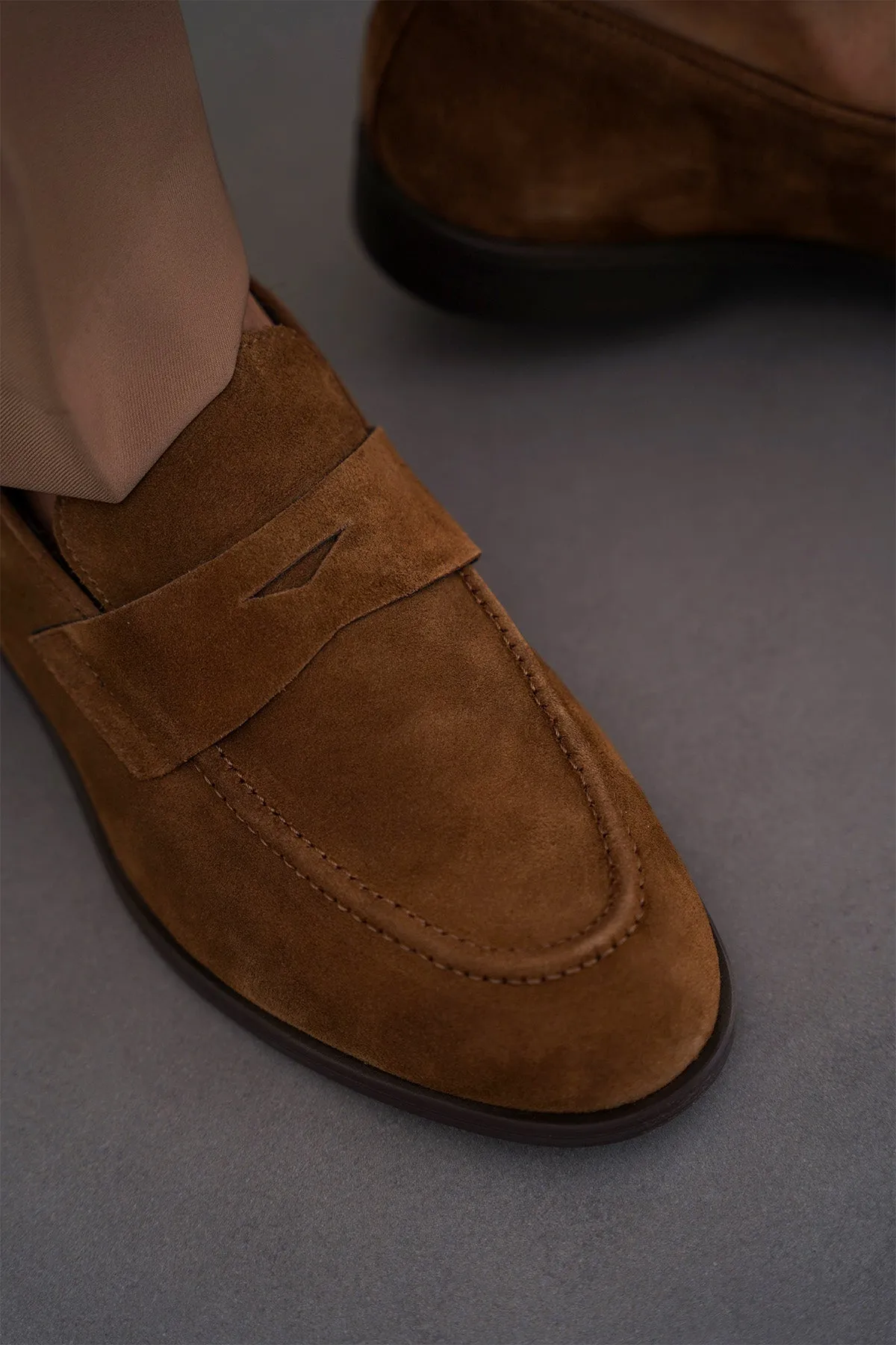 Seamless Internal Structure GENUINE SUEDE LOAFERS