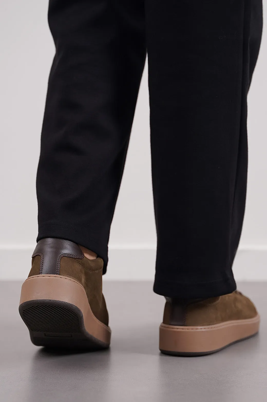 Universal Sizing LEATHER LACE-UP SNEAKERS