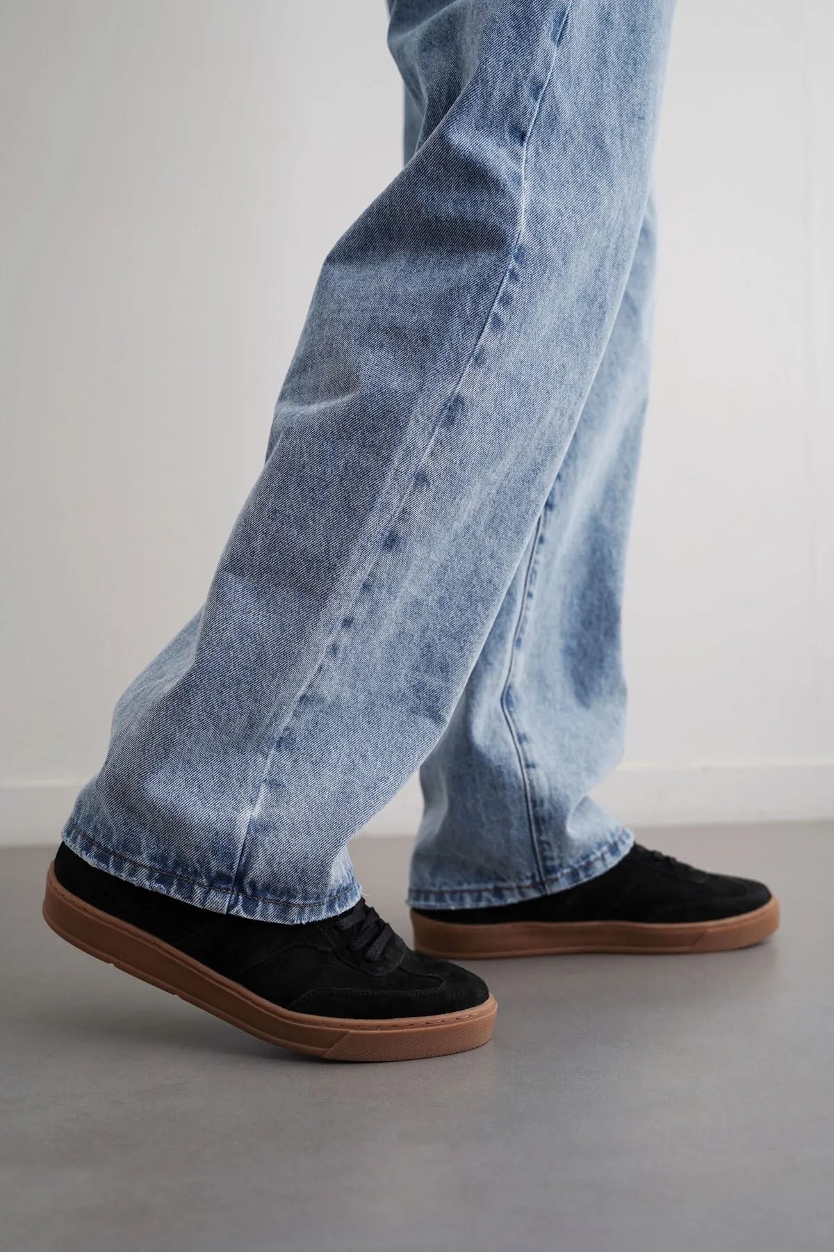 LACE-UP LEATHER SNEAKERS Torsional Stability Bar