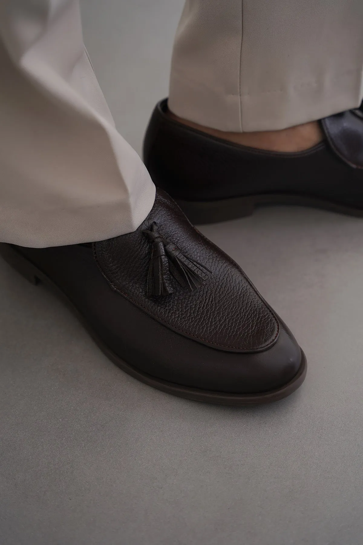 heel - cup GRAINED LEATHER TASSEL LOAFERS