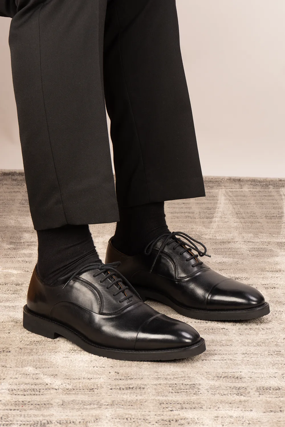 Grayson Black Hand Shade