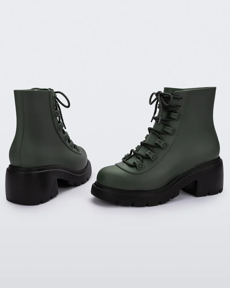 Versatile Silhouette Cosmo Boot - Green/Black