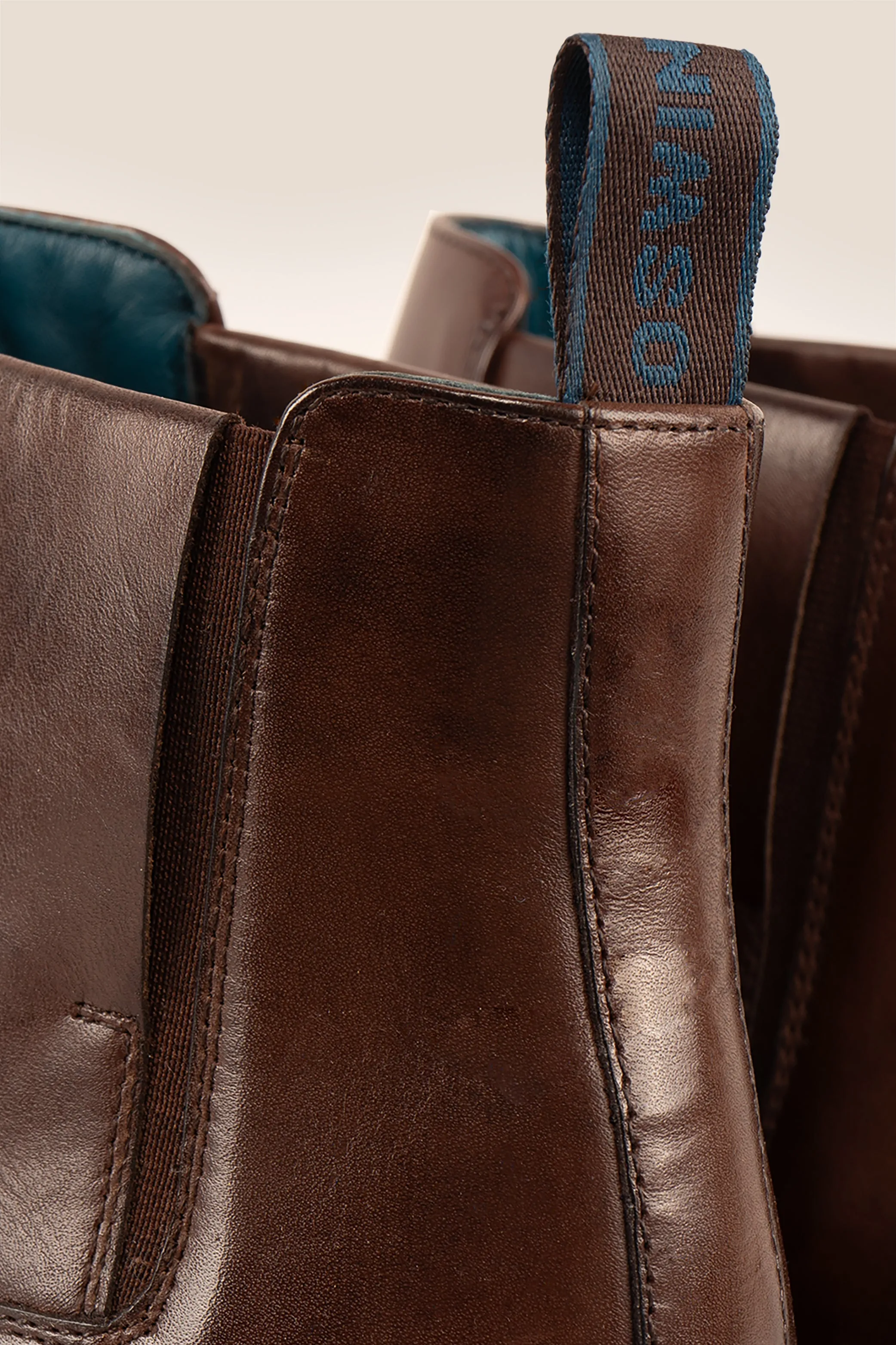 Modern Cut Odor Resistant Christopher Brown