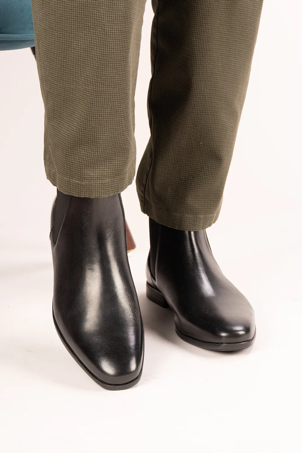 Darwin Black Everyday Comfort Slip   Resistant Lug