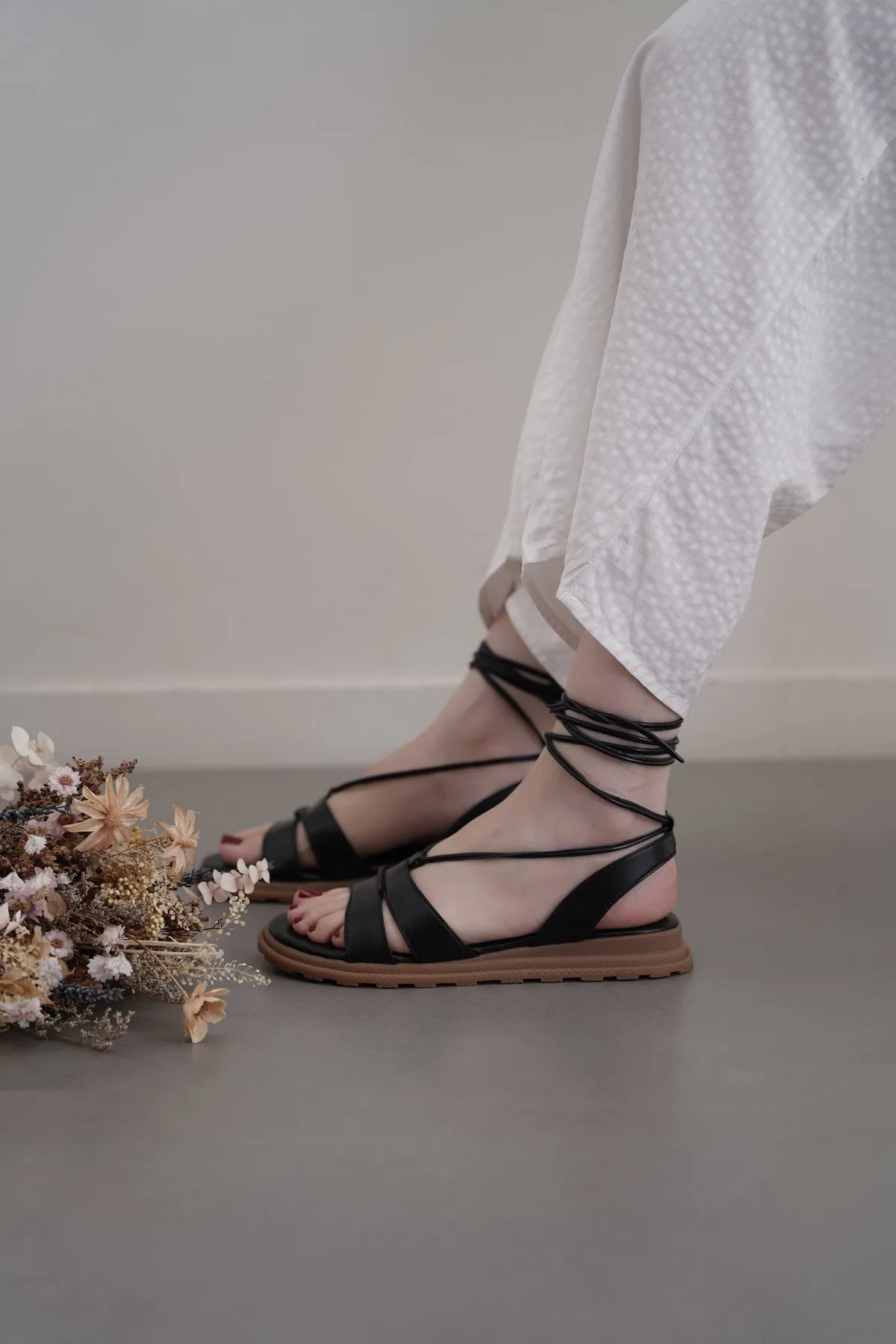 SOFT GLADIATOR SANDALS Sculpted materials Reinforced Toe Guard