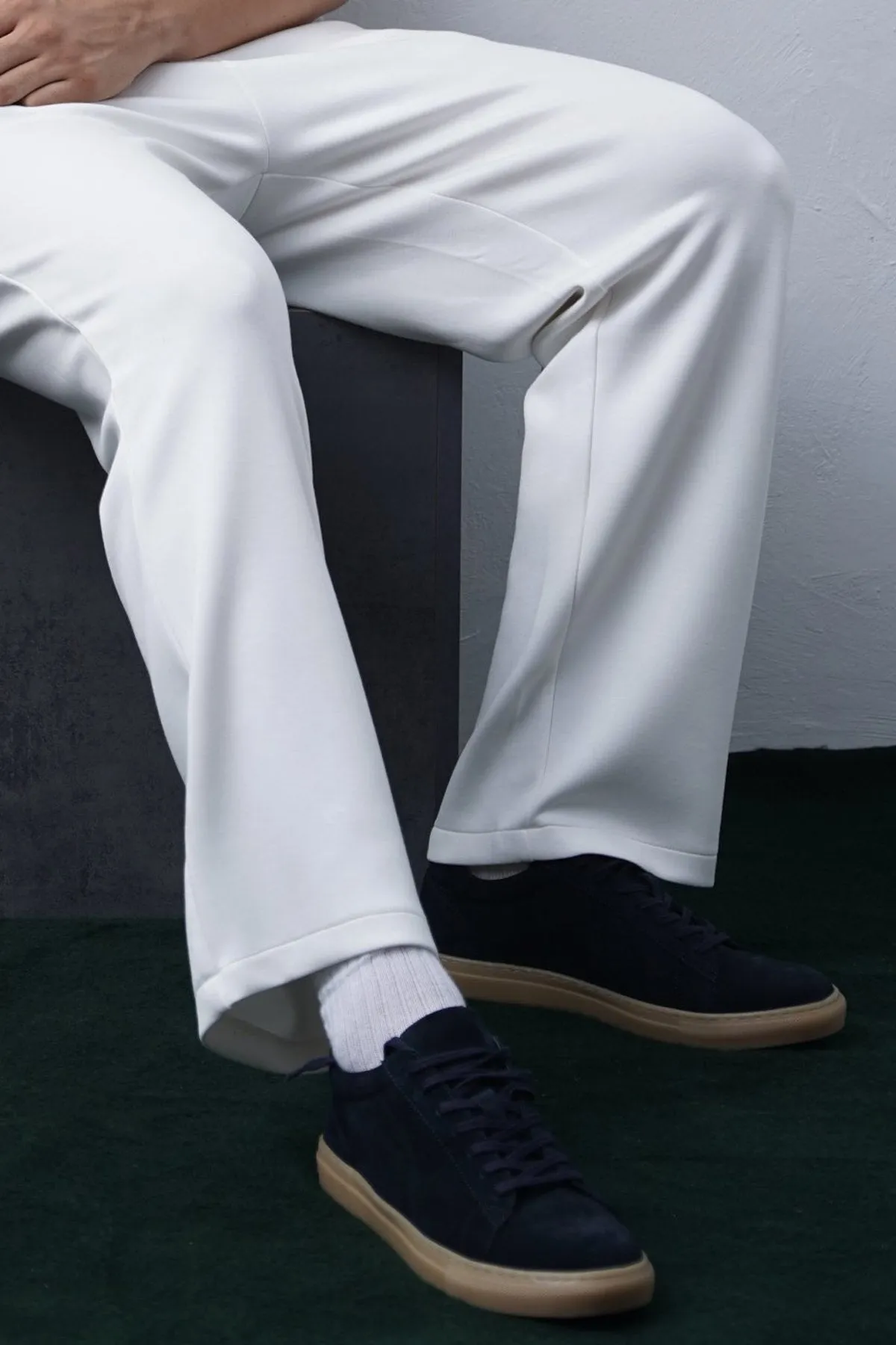 Orthopedic Footbed Design LACE-UP LEATHER SNEAKERS