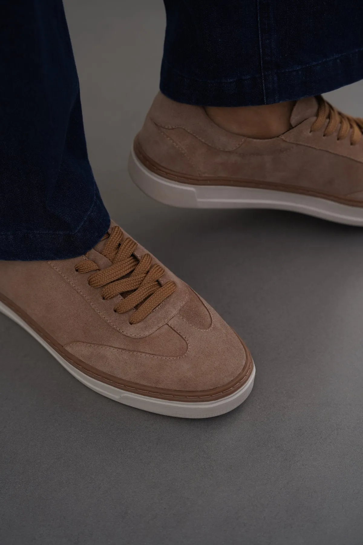 LACE-UP LEATHER SNEAKERS Anti Slip Outsole Pattern