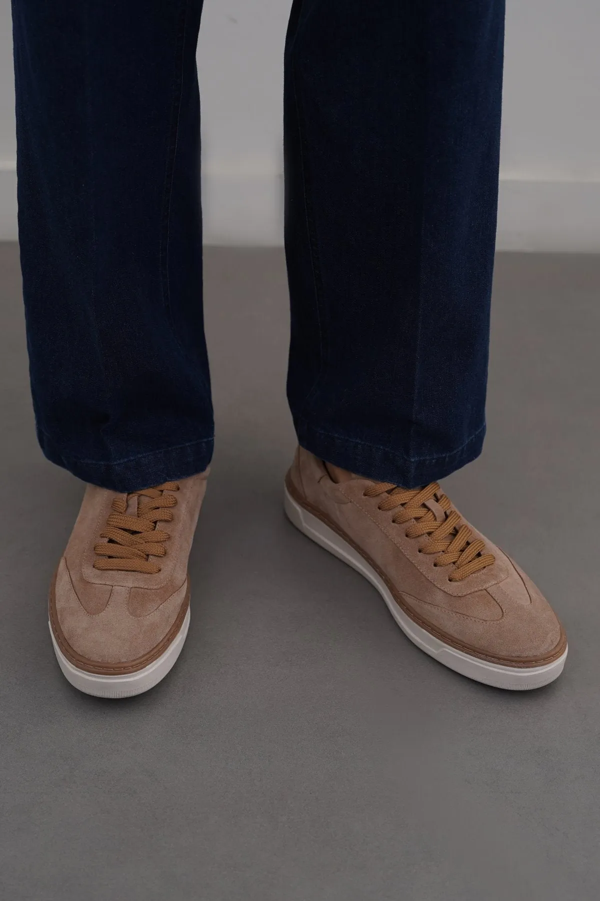 Enhanced Airflow LACE-UP LEATHER SNEAKERS