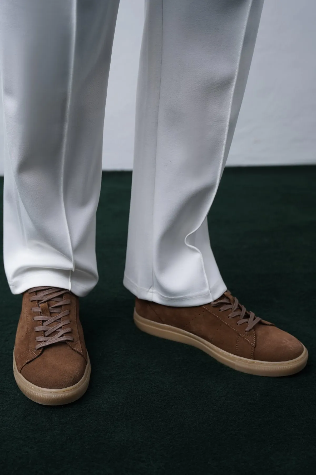 LACE-UP LEATHER SNEAKERS Glam silhouette