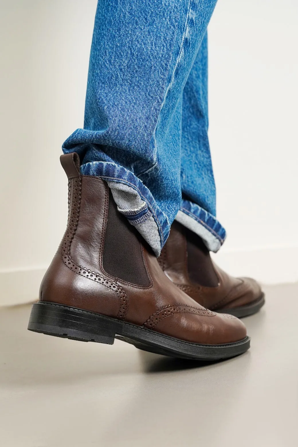 LEATHER BROGUE CHELSEAS Anatomic Last Design daily commuters