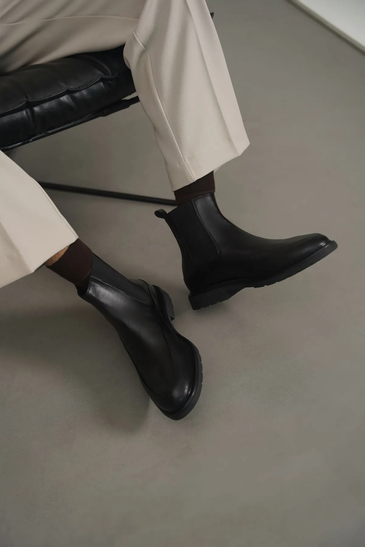 Moisture Wicking Textile Durable Material LEATHER CHELSEA BOOTS