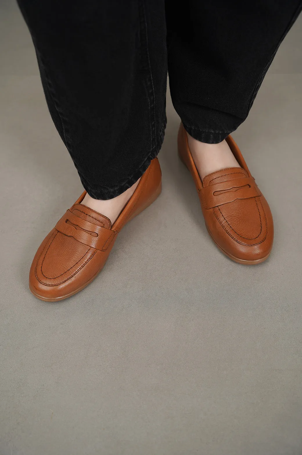 Contoured Heel Lock hikers - specific features LEATHER MAMA LOAFERS