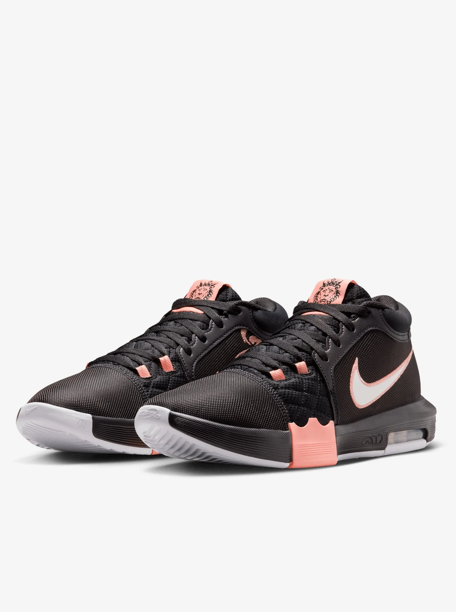 Daily Travel Lebron Witness VIII Mens