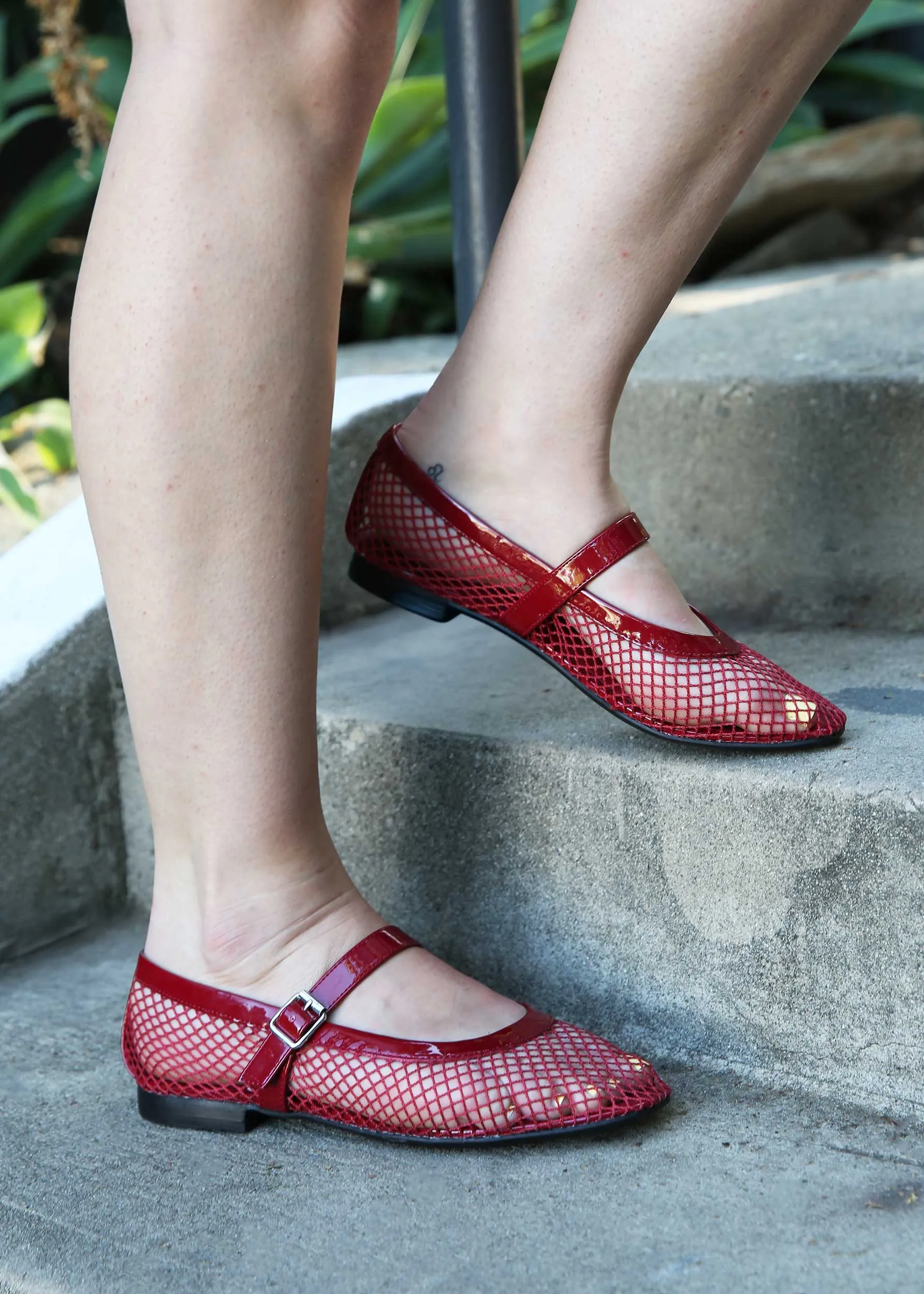 Rayza Flat - Red Mesh Lightweight TPU Frame