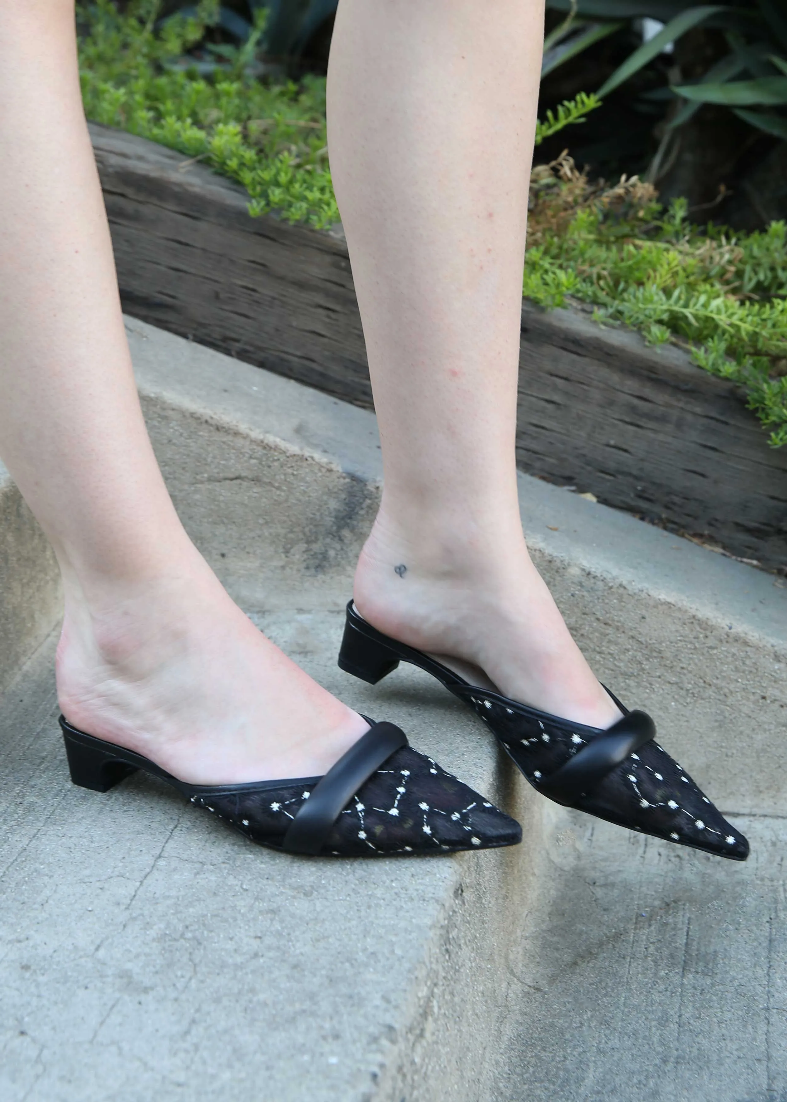 Slip Resistant Traction Kellan Heels - Black Floral