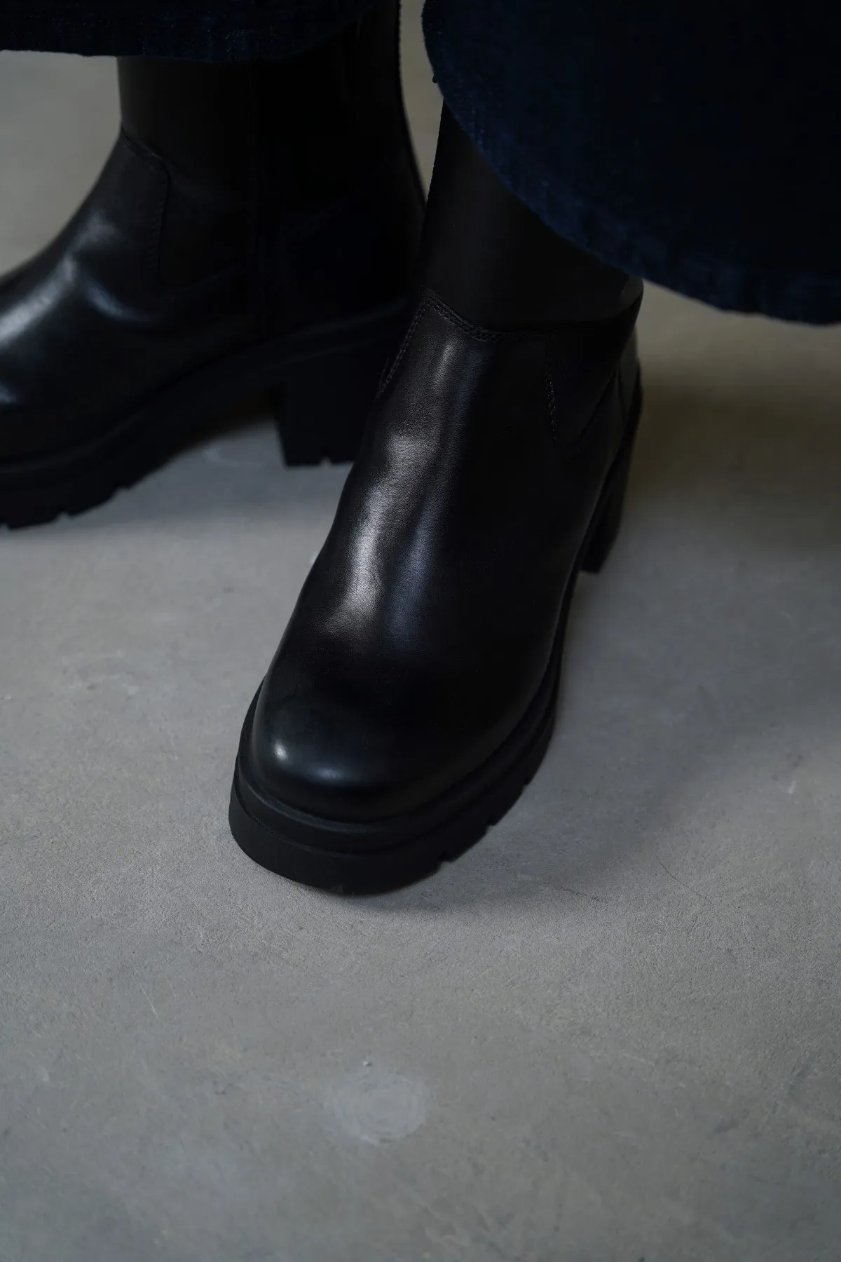 LEATHER PLATFORM BOOTS Tensile Reinforcement Foot Performance