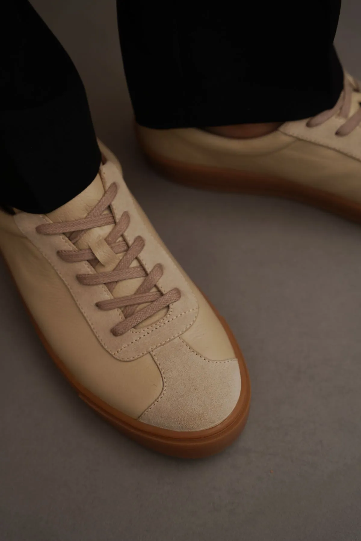 Ultra Flexible Outsole Sculpted durability LOW-TOP LEATHER SNEAKERS