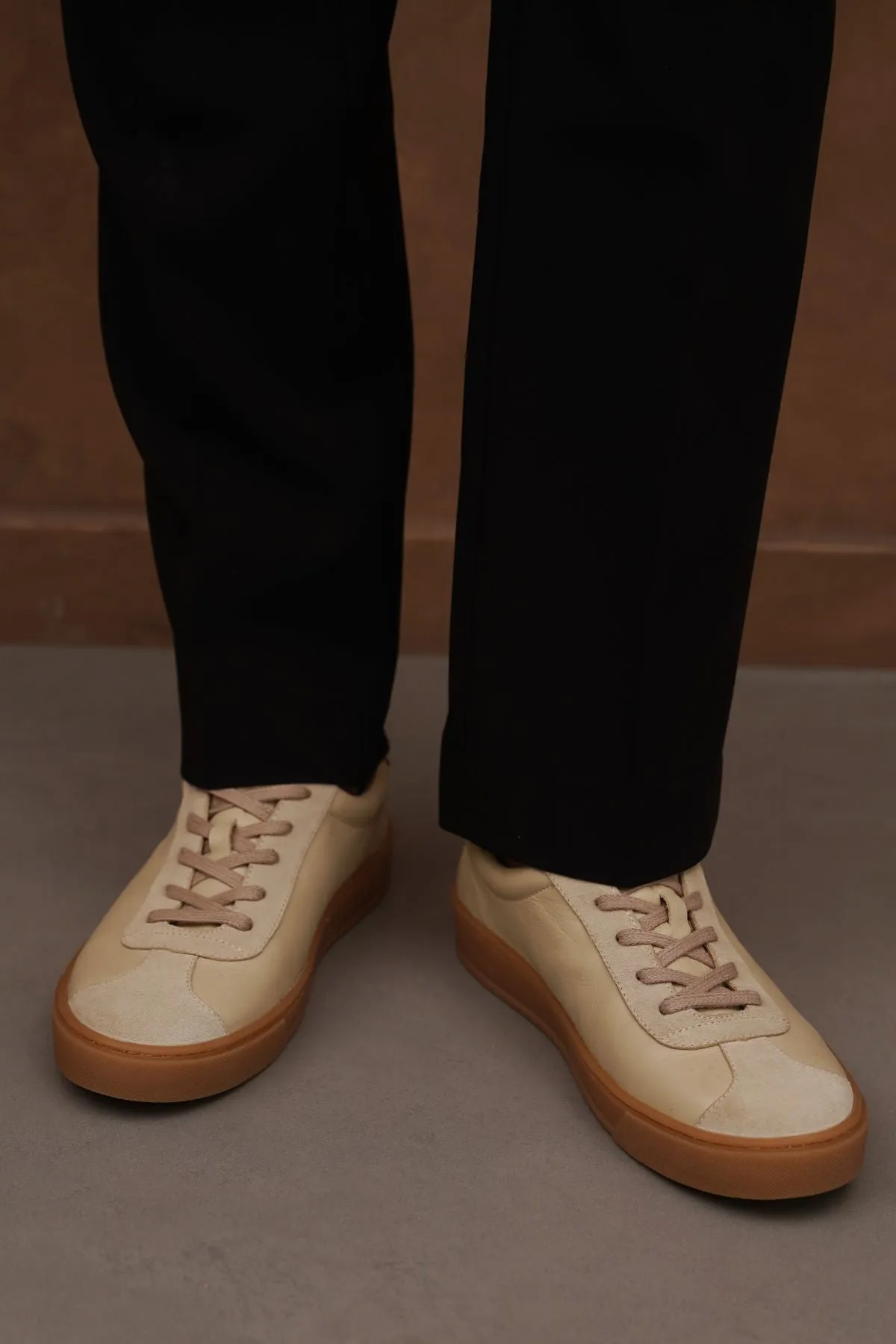 LOW-TOP LEATHER SNEAKERS Recycled Composite Materials