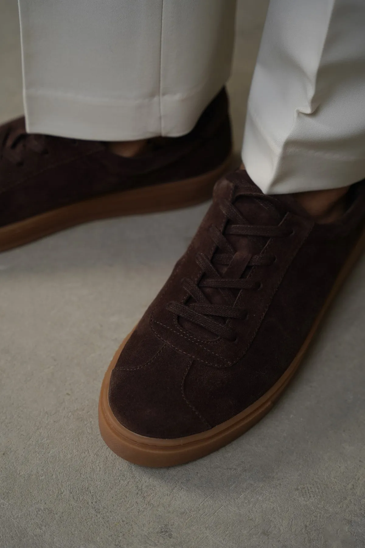 Non Restrictive Toe Box Timeless Chic LOW-TOP LEATHER SNEAKERS