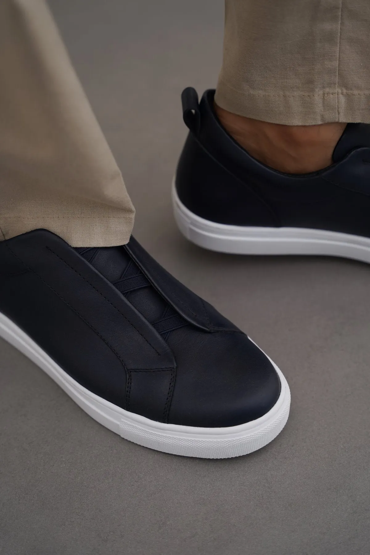 proven LOW TOP LEATHER SNEAKERS