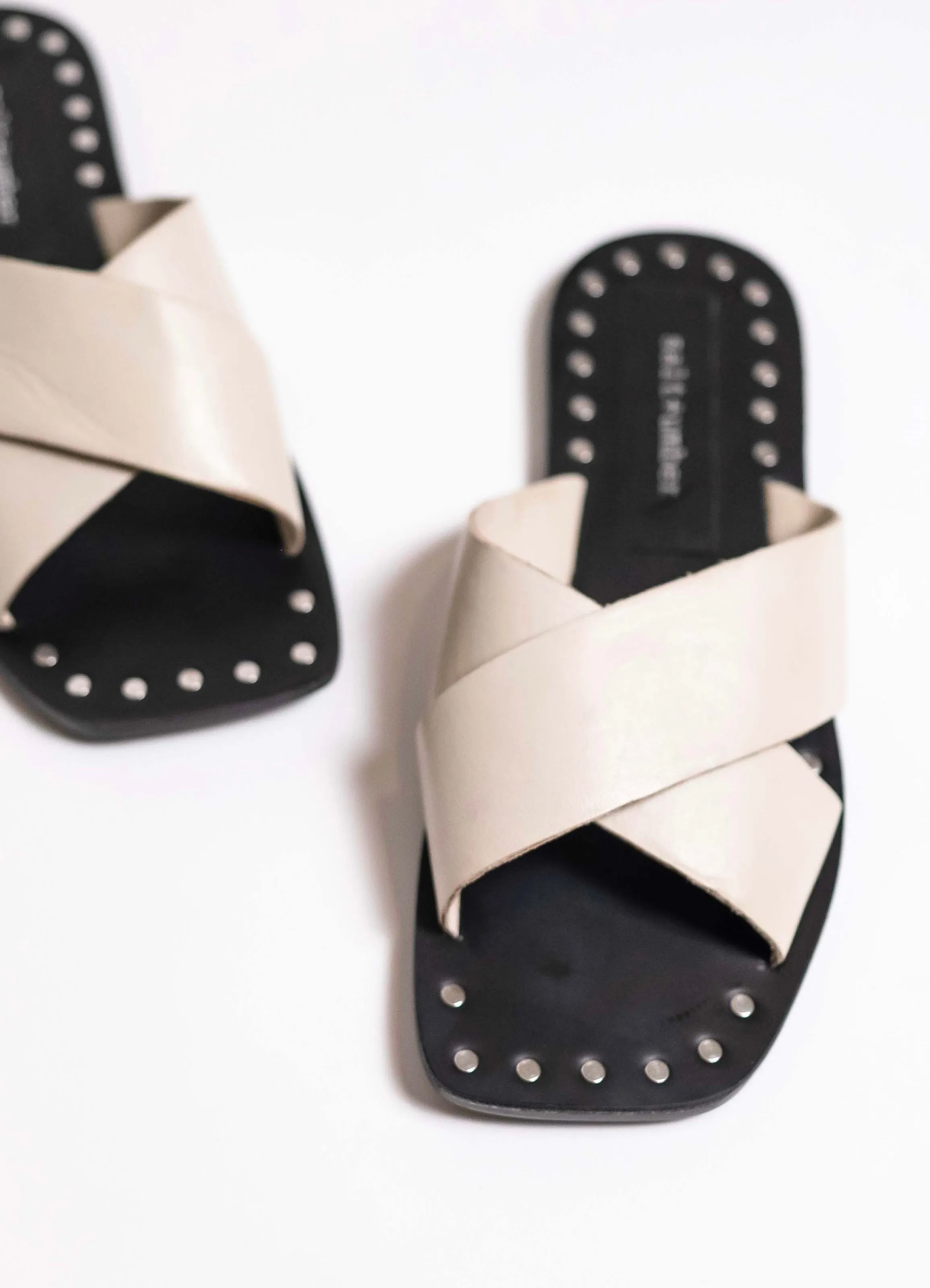 Magic - Bone platform Slip On Mechanism