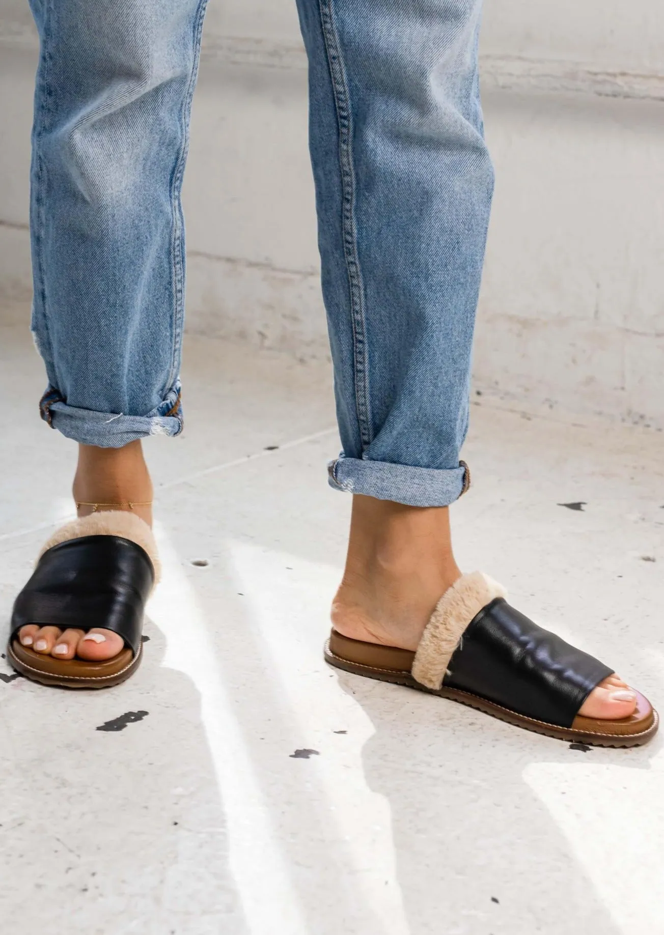 Slip Resistant Tread dry - weather Malibu - Black