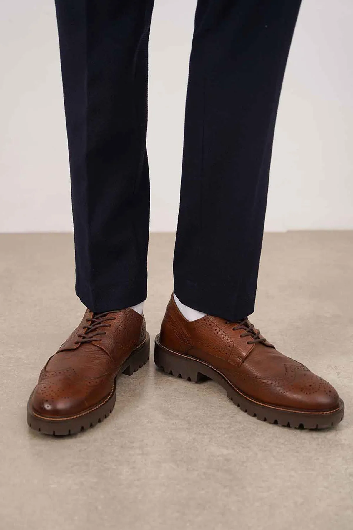 durable user LOW-TOP LEATHER BROGUES