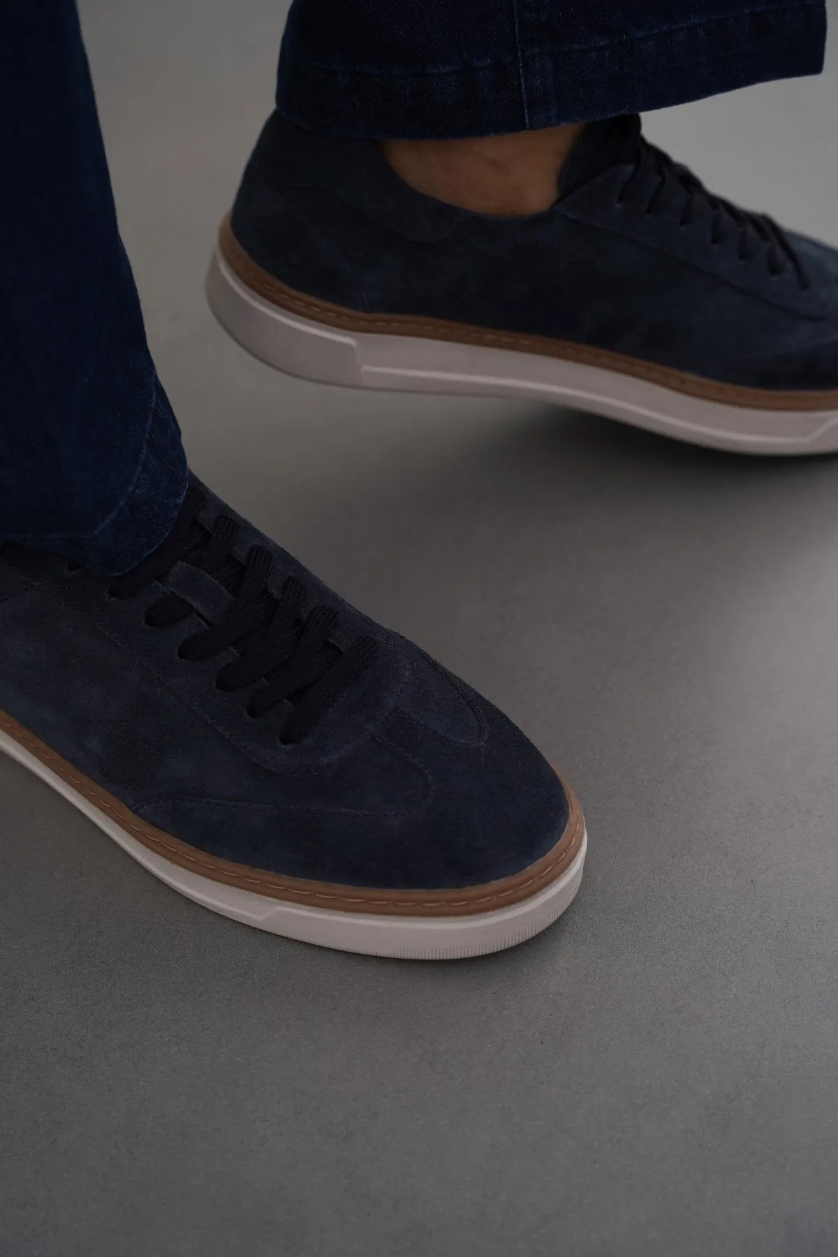 Pilates practitioners - specific functions lace - closure LACE-UP LEATHER SNEAKERS