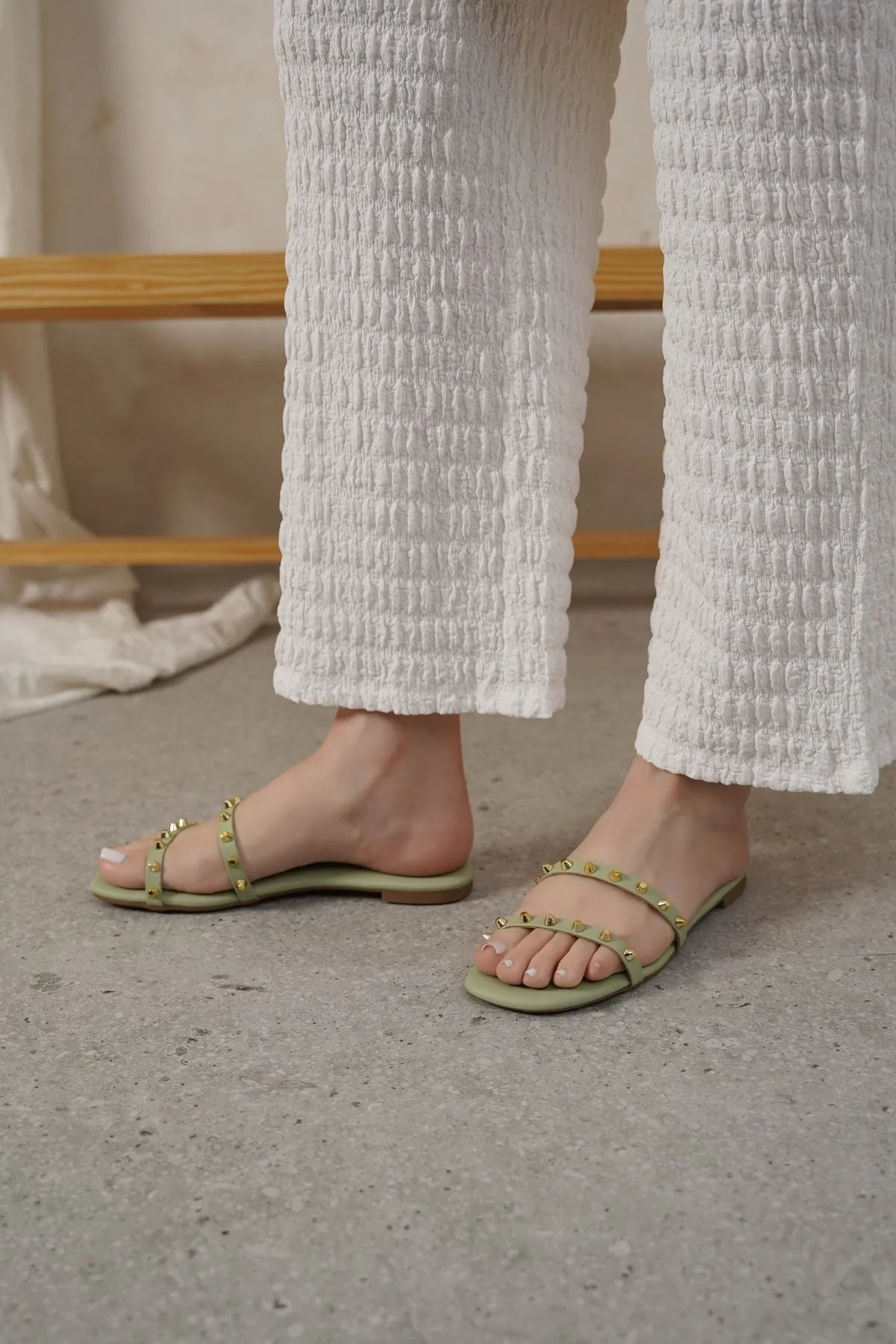 MINIMAL STUDDED SLIDES Rocker Sole Design